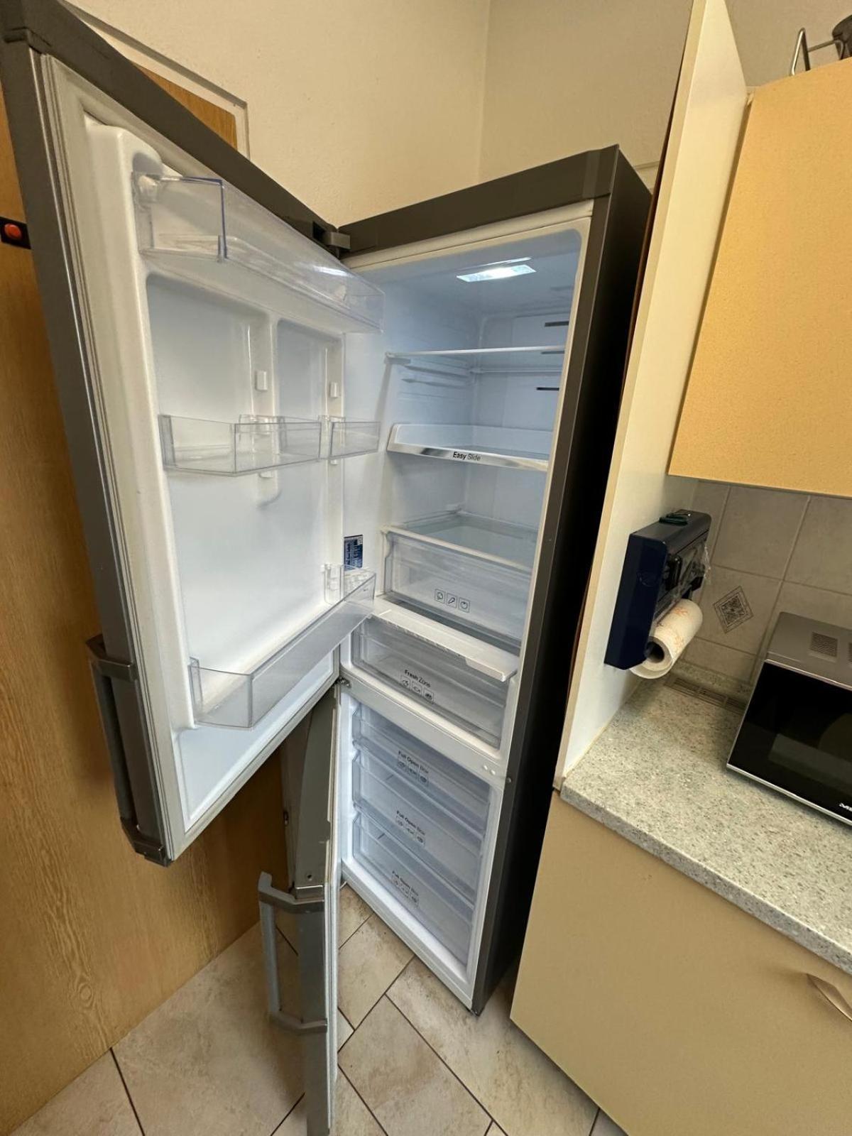 City Center - 4 Room Apartment With Kitchen And 2 Bathrooms ニュルンベルク エクステリア 写真